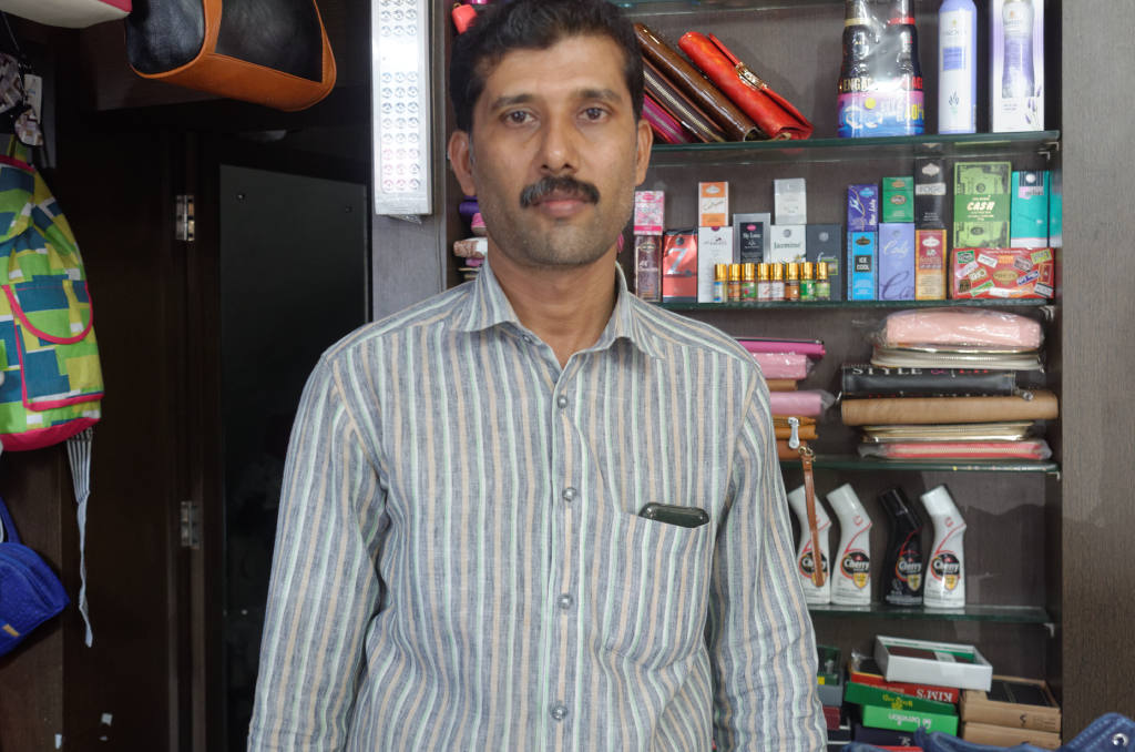 #HumansOfDeMonetisedIndia:Muneer, The Shoe Shop Owner – Countercurrents