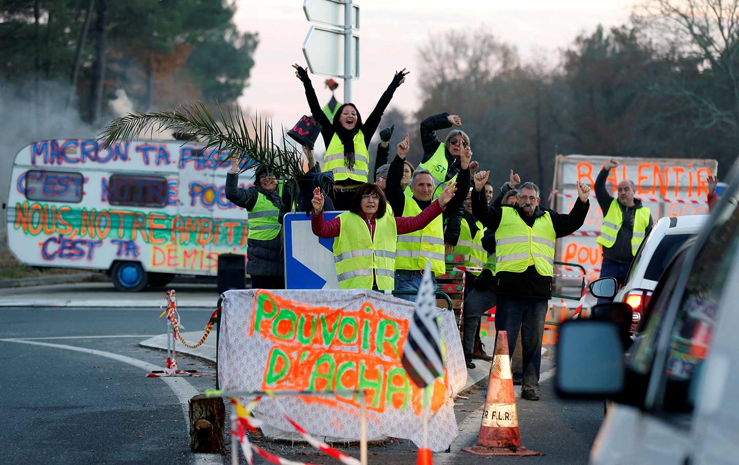 french-government-threatens-bloody-crackdown-on-yellow-vest-protest