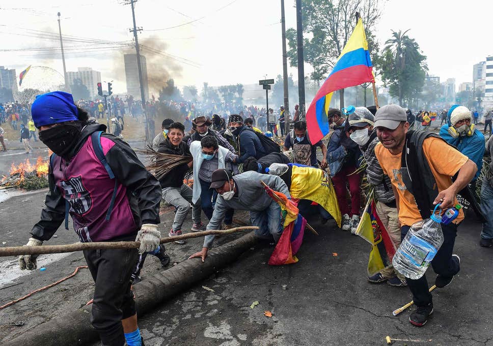 Against ... Ecuador is \u2013The fight and from far the IMF Moreno